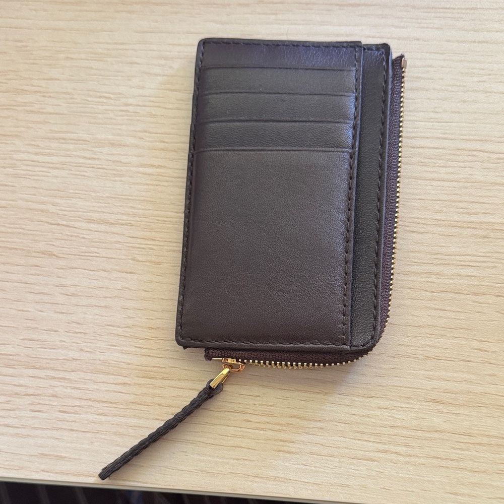 The Essential Zip Card Wallet